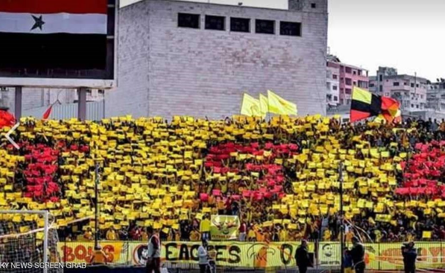 سوريا.. رئيس فريق ينزل إلى الملعب ويوجه عدة لكمات للحكم