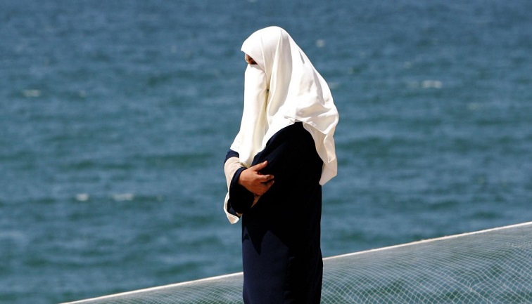 مصر: بلاغ يتهم زوجة خيرت الشاطر بتجنيد “نساء حماس” لتكوين نواة إرهابية