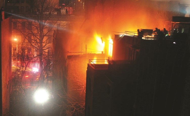 وفاة رجل إطفاء في حريق بموقع تصوير فيلم في نيويورك