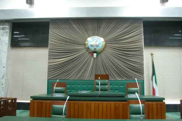 نائب لرئيس الوزراء : سحب مرسوم توزيع دوائر المجلس البلدي أو الاستجواب