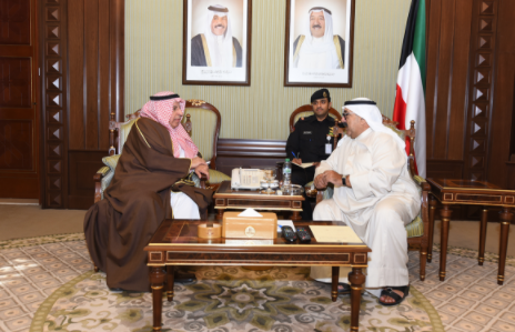 السفير السعودي في زيارة وداع لوزير الدفاع