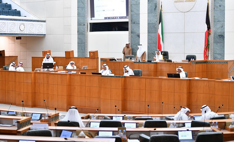 سجال بين “نائب” و”مدير مؤسسة حكومية” يقود “وزيرًا” إلى منصة الاستجواب