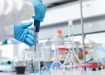 المختبرات الطبية تطالب بضرورة تفعيل برنامج وطني للكشف المبكر عن سرطان عنق الرحم