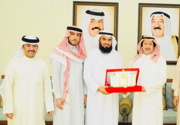 الكويت تقدم 223 ألف دينار لإدارة الأوقاف البحرينية