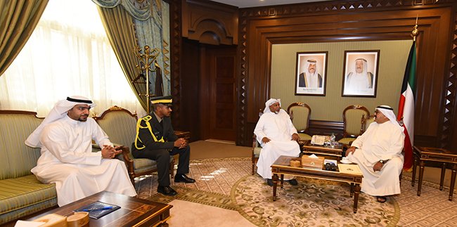 وزير الدفاع يستقبل أسر الفقيدين العبيد والعازمي وشهيد الواجب العنزي