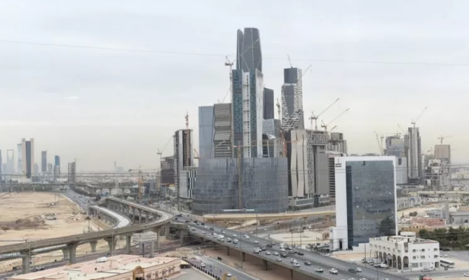 غبار وأمطار رعدية اليوم في السعودية