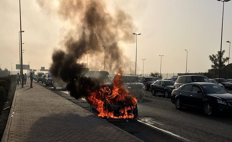 حريق يلتهم مركبة على الدائري السادس