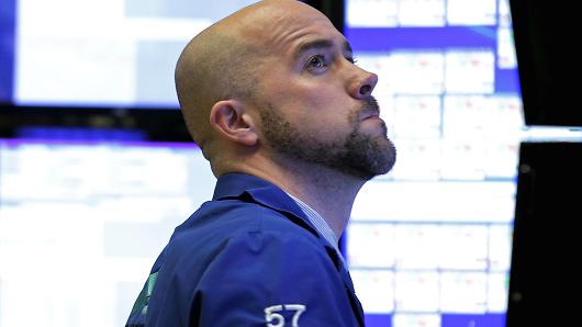 المؤشران داو جونز وستاندر آند بورز يسجلان أكبر هبوط شهري