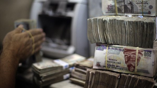 مصر تخفض قيمة الجنيه مقابل الدولار في الموازنة العامة الجديدة