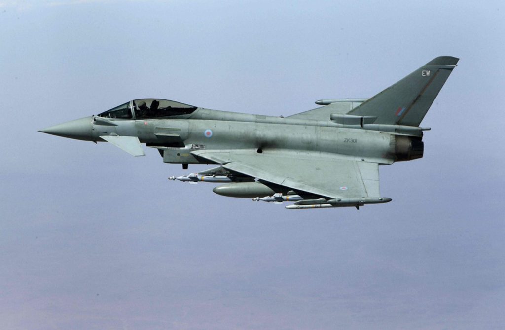 القوات الجوية العراقية تشن ضربات على موقع لـ “داعش” داخل سوريا