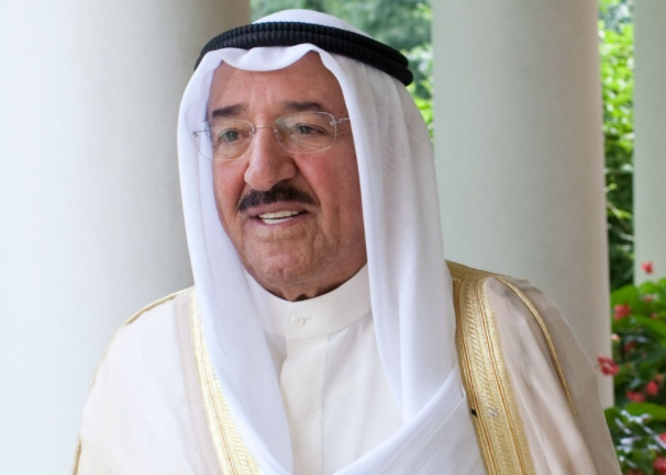 سمو الأمير يهنئ الرئيس المصري