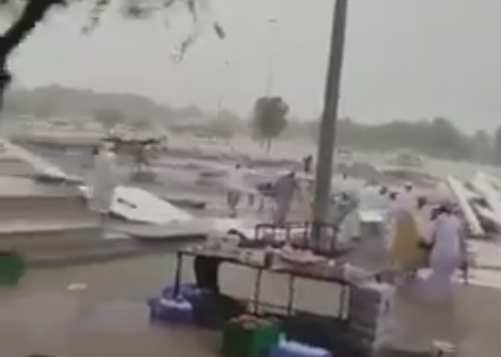 بالفيديو | أمطار غزيرة تلغي حفل زفاف مواطن إماراتي!