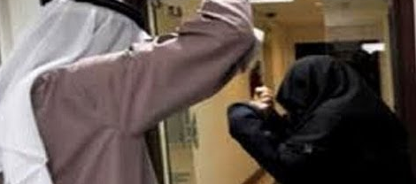 السجن ثلاثة أشهر لمواطن سب زوجته في مكان عام