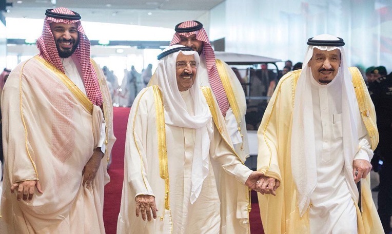صورة سمو الأمير وخادم الحرمين التي غزت مواقع التواصل الاجتماعي #القمة_العربية