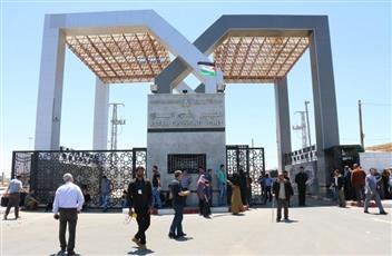 استئناف فتح معبر رفح استثنائيا.. ومغادرة 1069 باليوم الأول