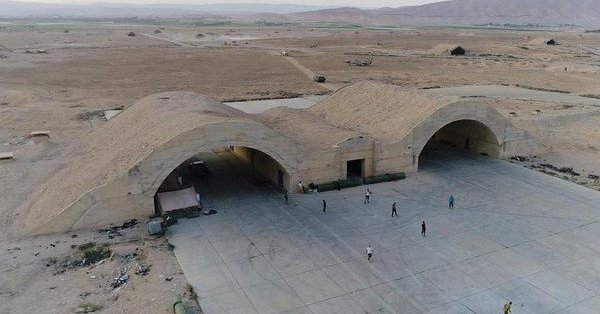 الدفاع الجوي السوري يعترض صواريخ استهدفت قاعدتين جويتين