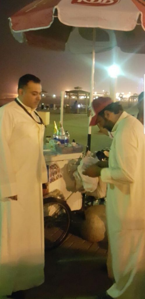 20 مخالفة بائع متجول على شاطئ الشويخ