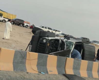 إصابات في انقلاب سيارة على طريق الوفرة