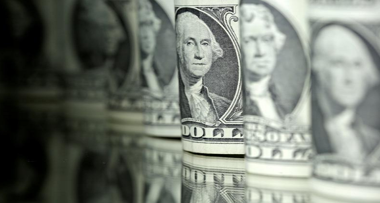 الدولار يقفز لأعلى مستوى في 4 أشهر