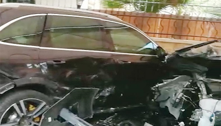 إتلاف 3 سيارات لـ”شيخ” على يد مواطن