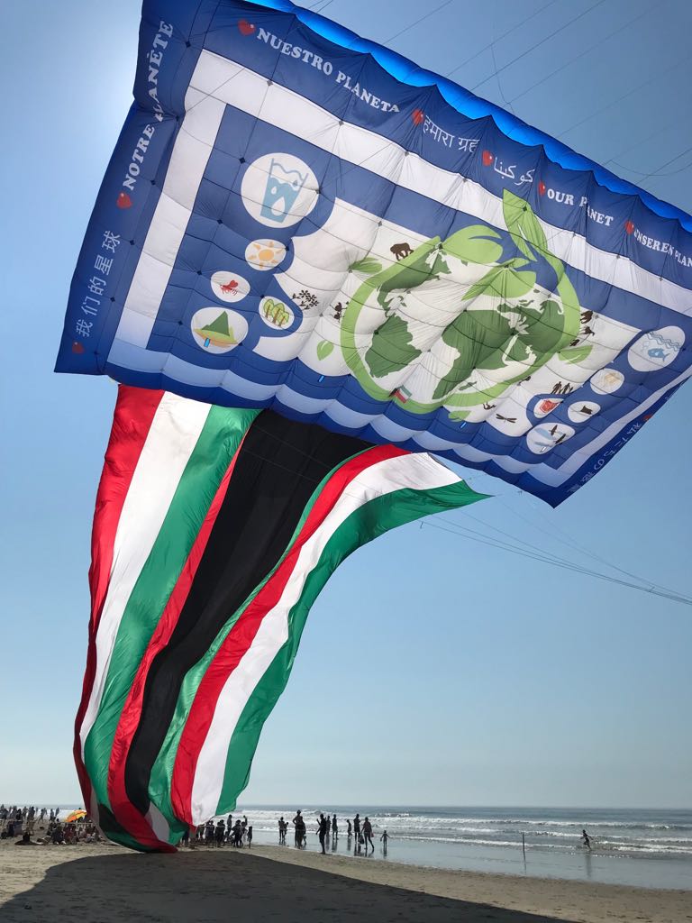 فريق كويتي يشارك في مهرجان بيرك الدولي للطائرات الورقية