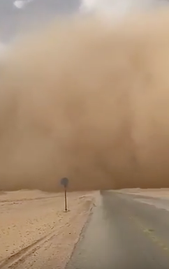 فيديو | عاصفة ترابية في السعودية