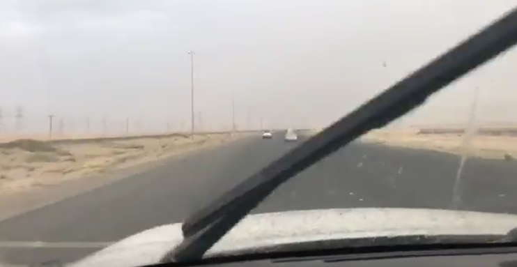 بالفيديو | أمطار غزيرة على طريق #العبدلي