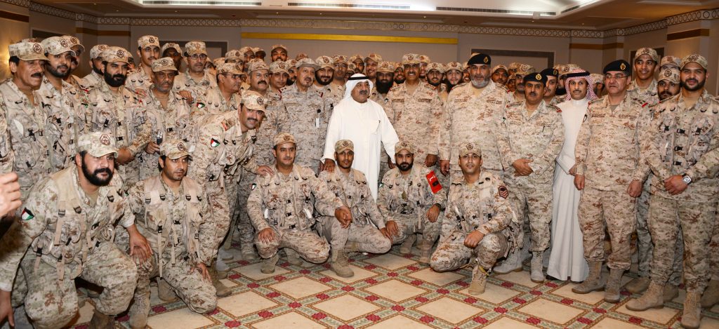 وزير الدفاع: رجال الجيش المشاركين في “إعادة الأمل” يتمتعون بروح قتالية عالية