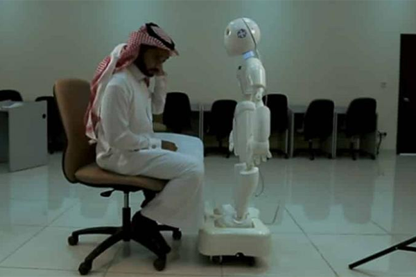 بالفيديو: “مسالم”.. رجل آلي ناطق بالعربية تم تصنيعه بـ #المملكة
