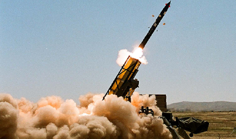 رويترز: الحوثيون يعلنون قصف قاعدة عسكرية في السعودية