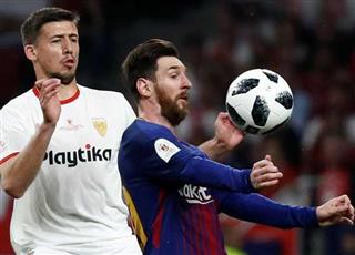 مدافع إشبيلية يقترب من برشلونة