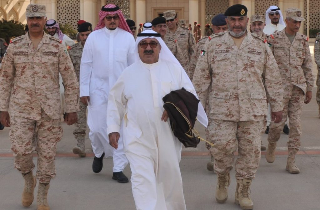 وزير الدفاع يتوجه إلى السعودية لتفقد القوات الكويتية في “إعادة الأمل”