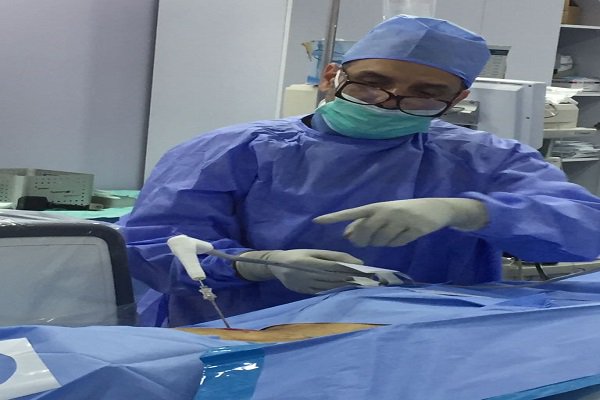 طبيب كويتي ينقذ مواطن من “ورم عظمي” حميد في الظهر