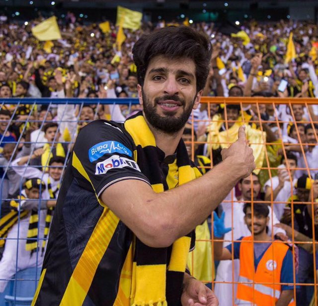 فهد الأنصاري لـ #خادم_الحرمين : انا ولدك من #الكويت طال عمرك