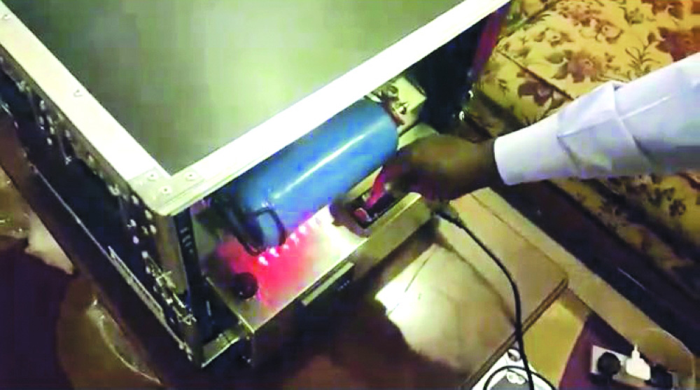 ضبط نصاب أفريقي احتال على 10 مواطنين بماكينة دولارات مزيفة