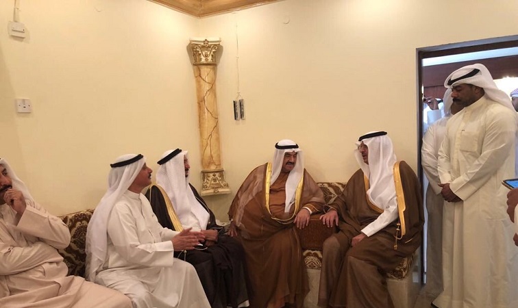 صورة | سمو الشيخ ناصر المحمد والسفير السعودي والشيخ فيصل الدويش في عزاء أمير قبيلة الرشايدة