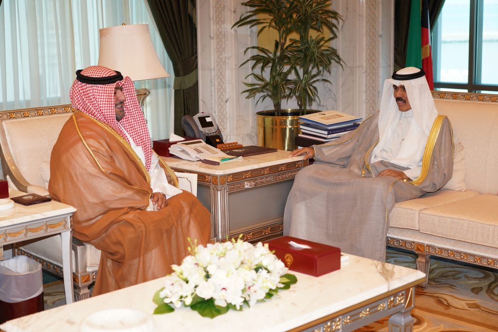 ولي العهد يستقبل رئيس جهاز الأمن الوطني الكويتي