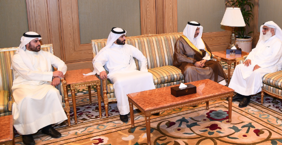 رئيس الوزراء خلال لقاء والد وأخوة #سعود_المسلم : نبحث في المياه الأقليمية ونتصل بدول الجوار للتعاون والمساعدة
