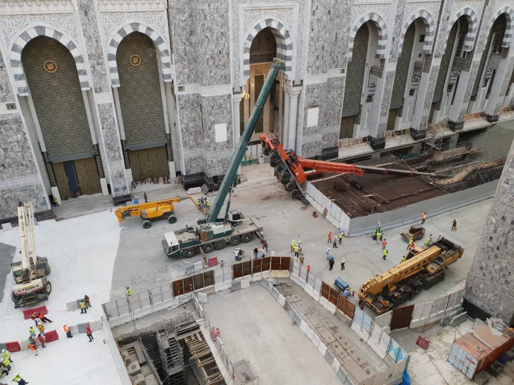 سقوط ذراع رافعة داخل منطقة عمل في #المسجد_الحرام
