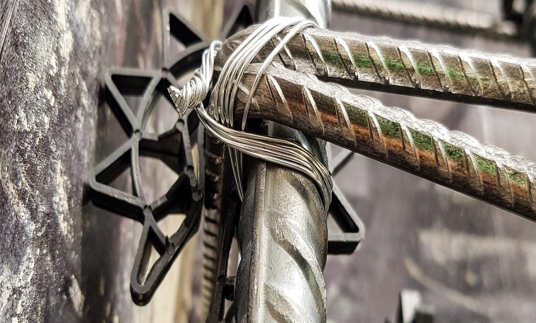 “الاقتصادي الخليجي” يفرض 10 % ضريبة على حديد التسليح