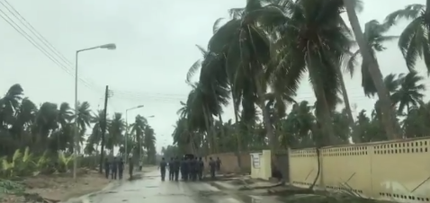 #الإعصار_ميكونو يغادر #عمان تاركا حالتين وفاة وثلاثة مفقودين وإصابات