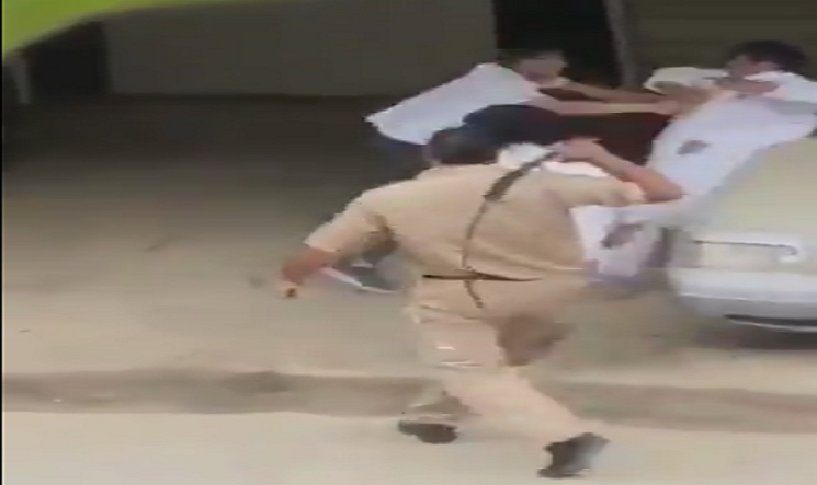 بالفيديو..هوشة عنيفة في منطقة العيون!