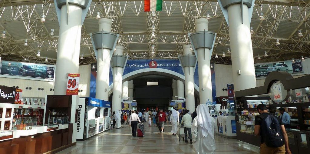 فنان هندي تعرض لسوء معاملة في مطار الكويت .. ومواطنون : تصرف شخصي