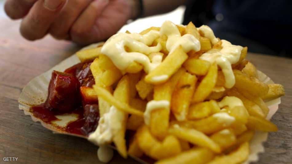 محتال المطاعم.. بريطاني كسب الآلاف بذريعة “المايونيز”