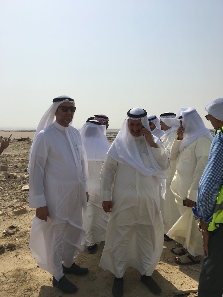 الأشغال : متابعة اغلاق طريق الدراكيل  واغلاق البقالات على طريق الوفرة