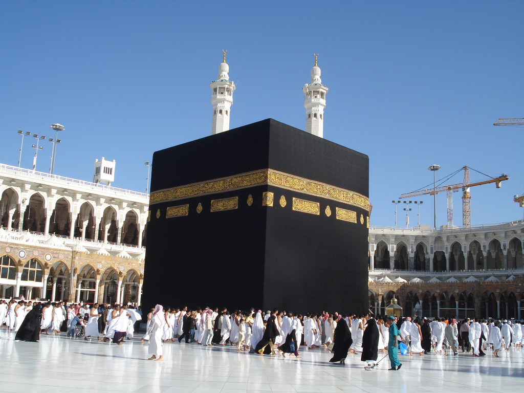 الشمس تتعامد فوق الكعبة المكرمة..بعد دقائق