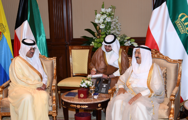 بالفيديو | سمو الأمير يتسلم أوراق اعتماد السفير السعودي الجديد