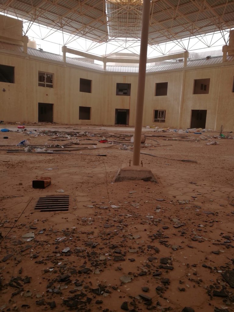 صور| مدرسة تسكنها الاشباح والقمامة في الخيران