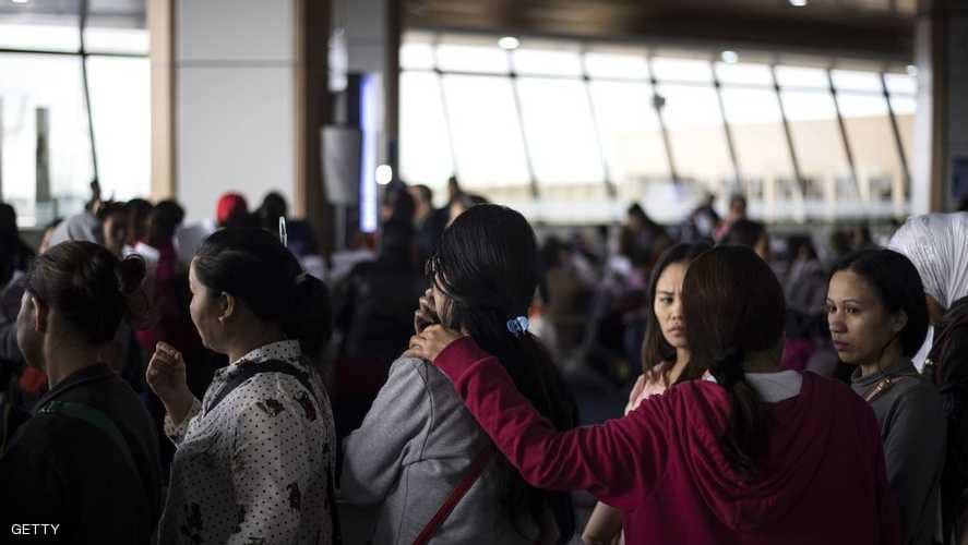 غرامة مالية لمتجاهلي تسلم عمالتهم من المطار
