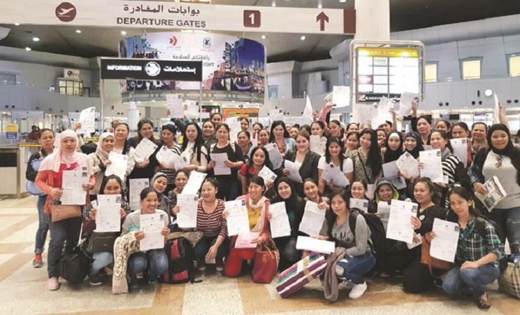 الكويت تسهل إجراءات المغادرة لـ 700 خادمة فلبينية